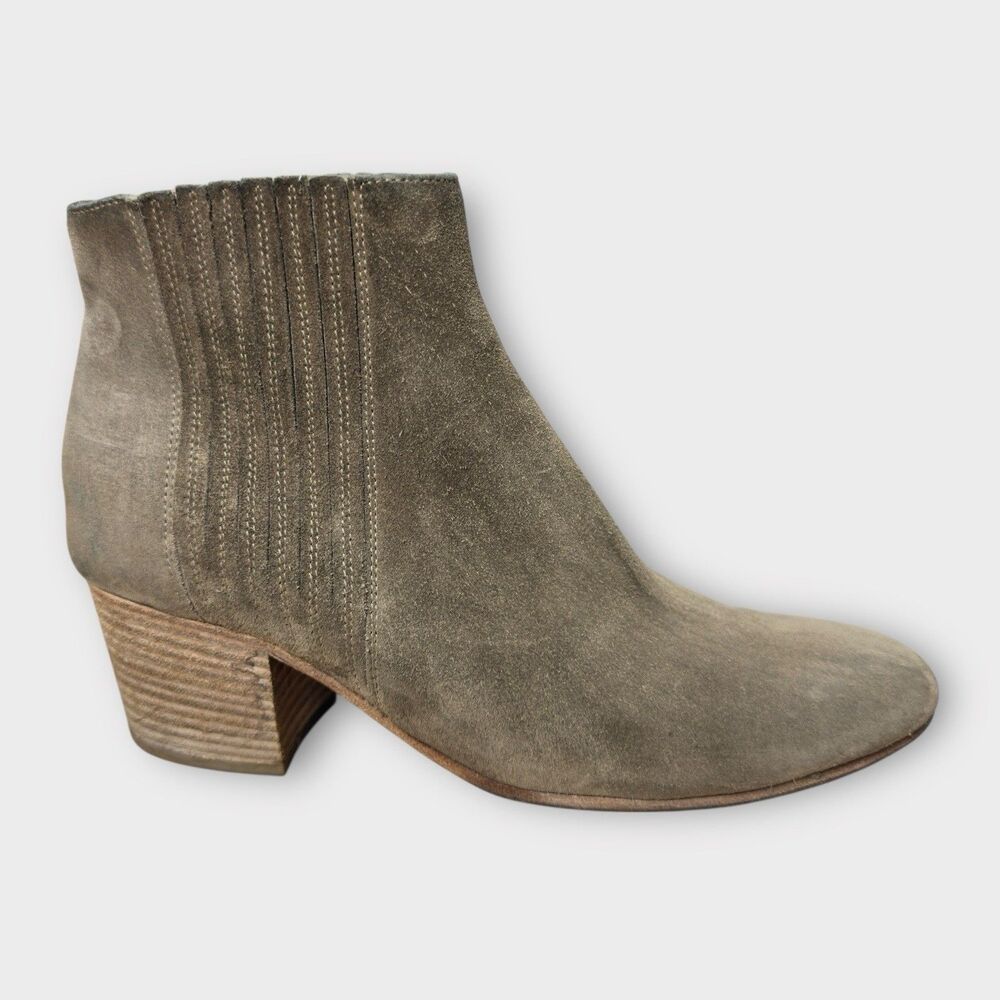 Vince Chelsea Boots Booties Haider Women Size 8 Taupe Suede Italy Chic City Fall